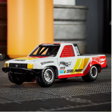 [Pre-Order Advance]: Hot Wheels Elite 64 1989 Toyota HiLux Stadium Truck